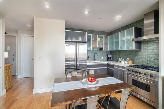 10-50-50 Jackson Ave Unit 4E