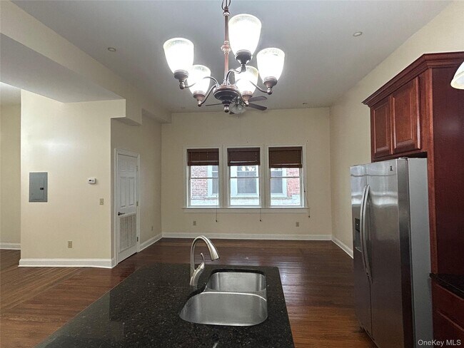 Photo - 337 Main St Unit 2R