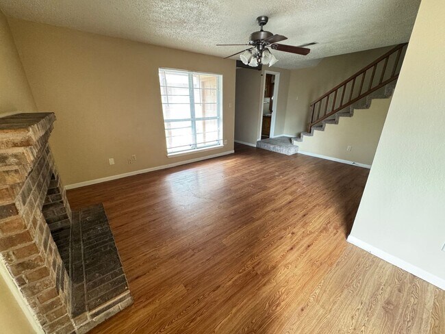 Photo - 3008 Chaucer Dr Unit Apt C