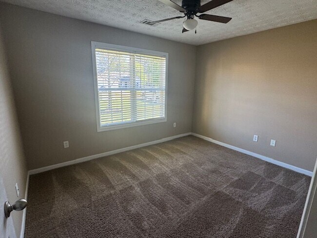 Photo - 102 Shallow Creek Ln