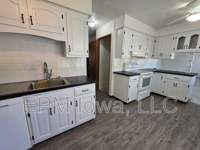 Photo - 4747 Danbury St NE
