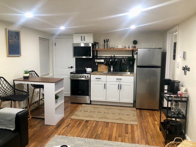 Building Photo - 893 Parkway Ave Unit Up Rental