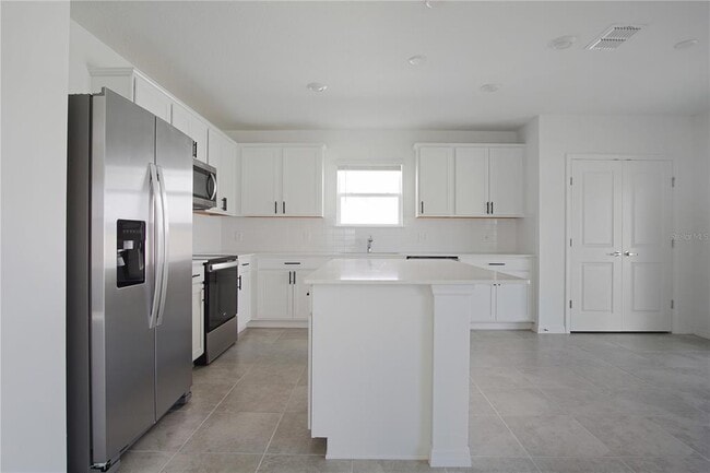 Photo - 477 Waterford Dr