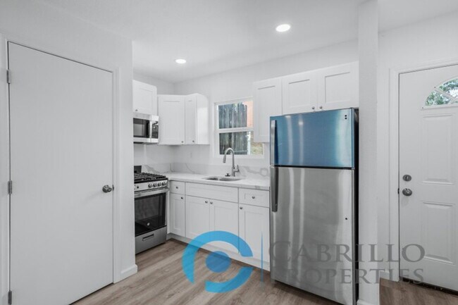 2527 Tuberose St Unidad 200
