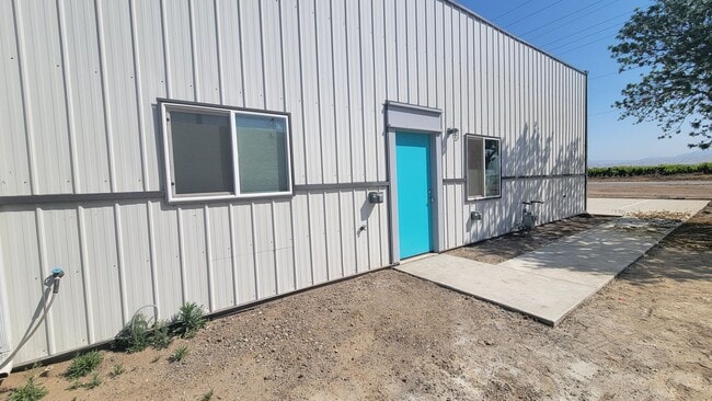 Building Photo - 11228 S Edison Rd Unit 11228 S Edison Rd A