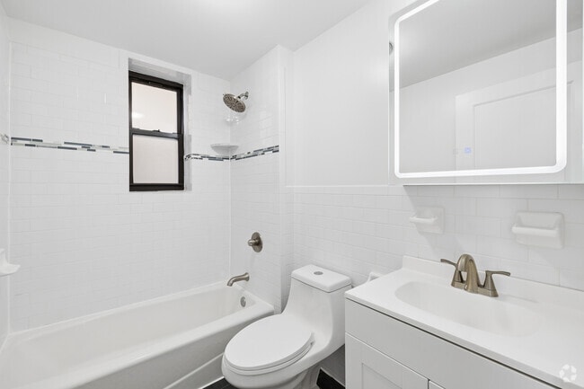 1BR, 1BA w/Den - 820SF - Bathroom