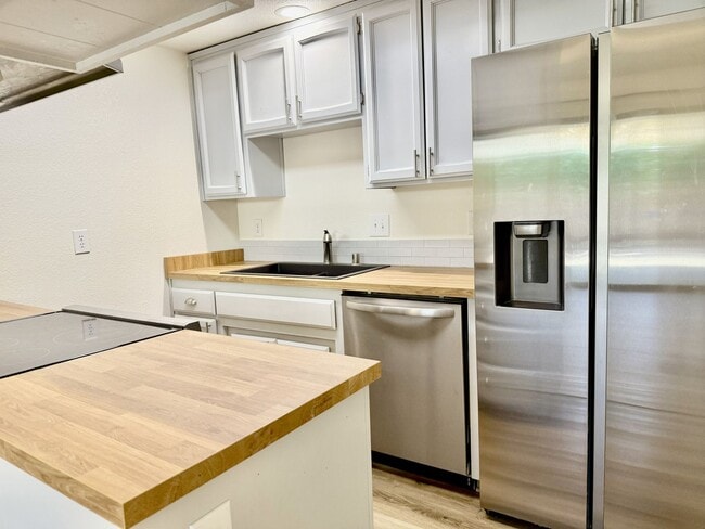 Photo - 890 Athan Ave