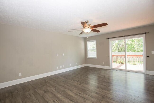 Photo - 111 Lightwater Dr
