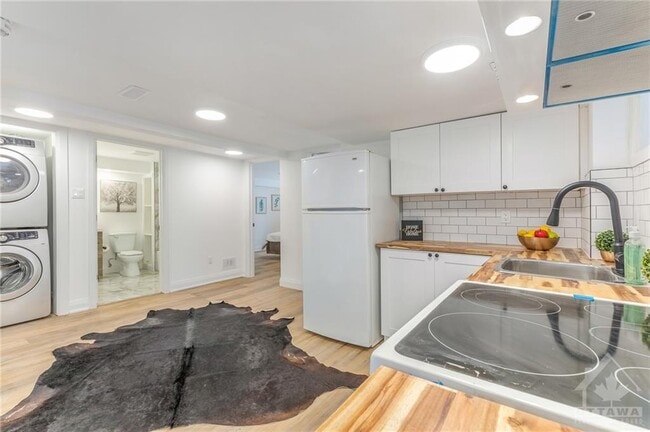 Building Photo - 2093 Saunderson Dr