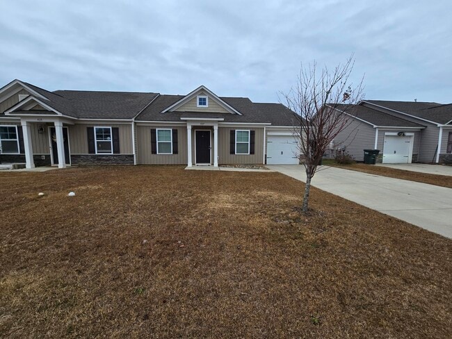 Photo - 437 Conifer St