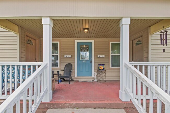 Photo - 916 E Main St