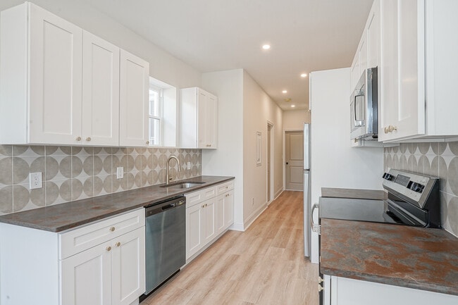 Photo - 2028 Moore St Unit 2