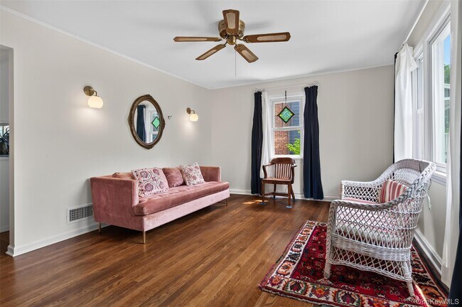 Photo - 354 Eighth Ave