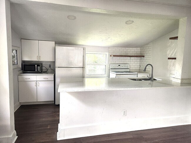 Photo - 125 Palm Pl Unit B