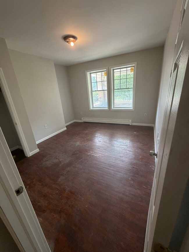 270 Sigourney St Unit 2S