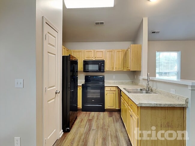 Photo - 842 Lakehill Rd