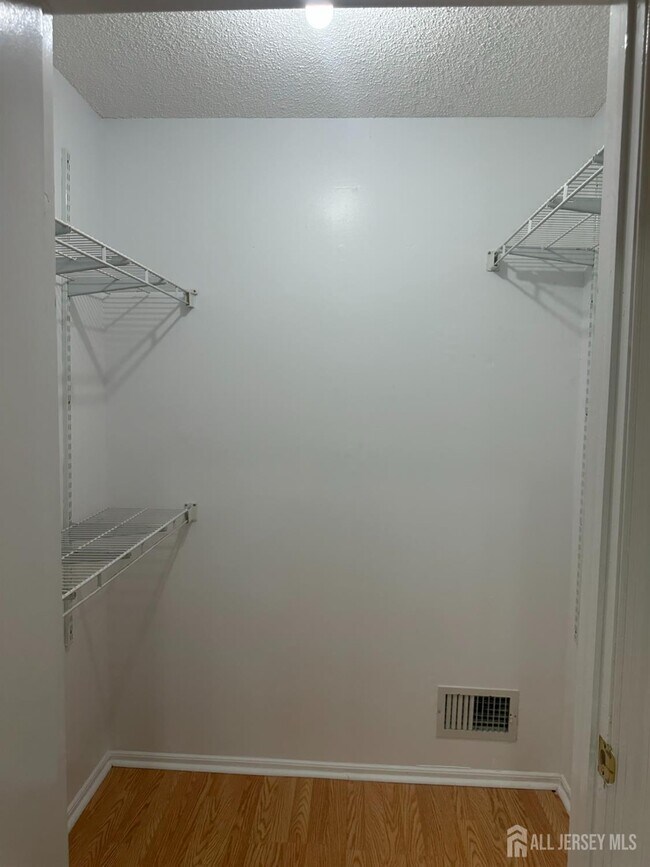 158 Darwin Ln