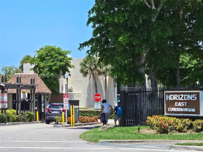 Building Photo - 8065 SW 107th Ave Unit 5-107