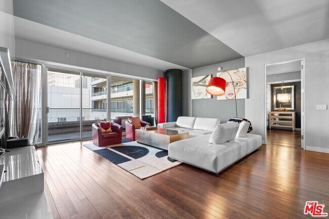 Building Photo - 6250 Hollywood Blvd Unit 12B