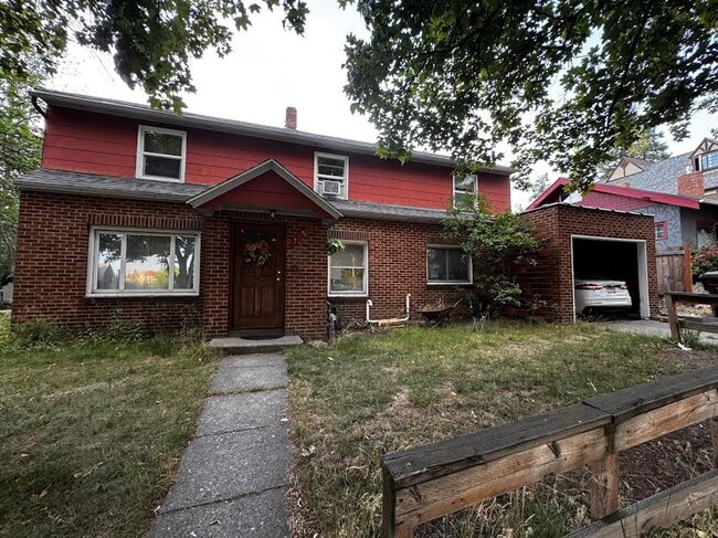 Building Photo - 705 NE Opal St Unit Opal Street Rental
