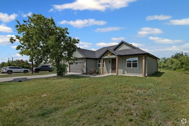 Building Photo - Grand in Granbury! Rental
