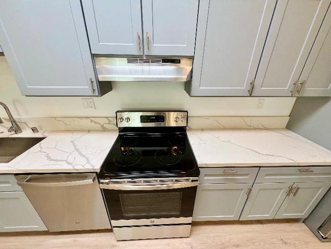 Photo - 859 W 43rd Pl