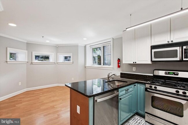 Photo - 1740 18th St NW Unit T2