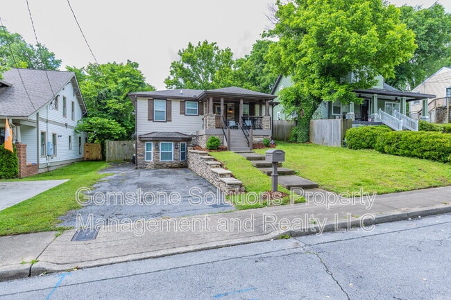 Photo - 1406 Lillian St House