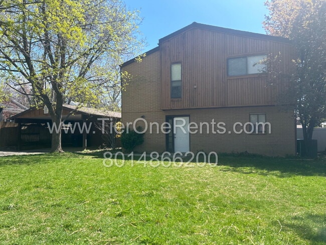 Building Photo - NO DEPOSIT option available for qualified ... Unit B