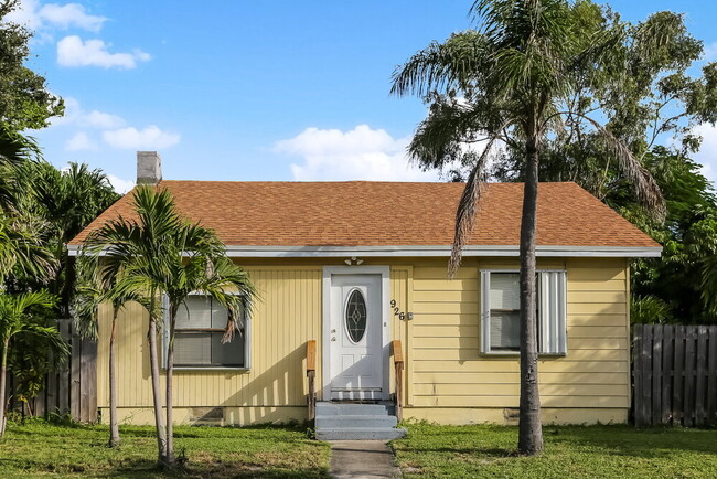 Building Photo - 926 13th Ave N Rental