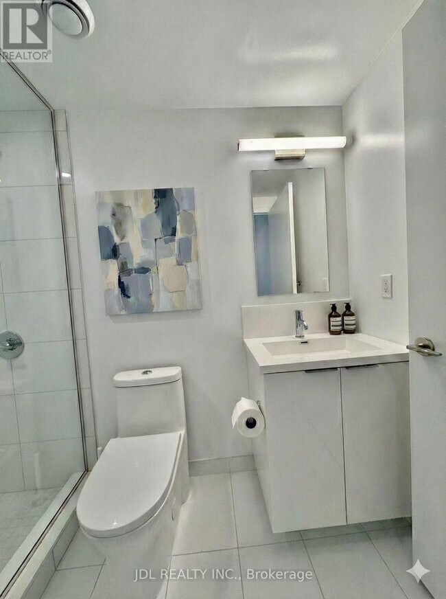 Photo - 238 Simcoe St