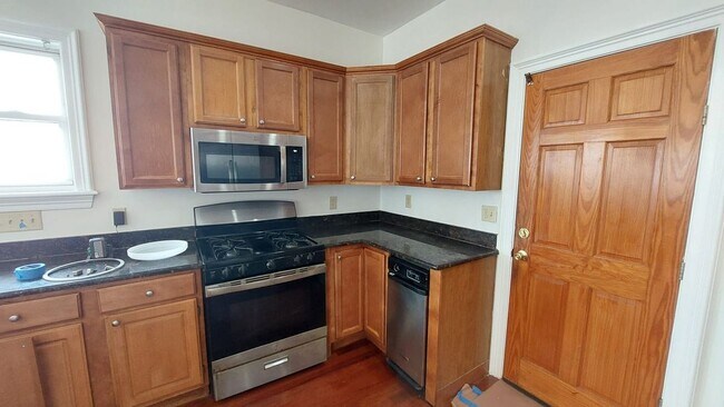 Photo - 167 King St