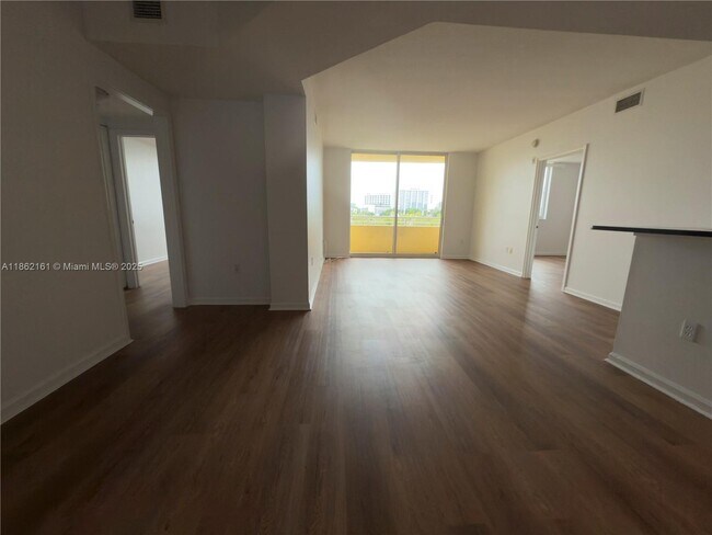 Photo - 2775 NE 187th St Unit 304
