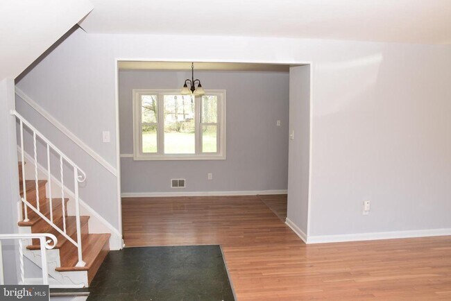 Photo - 6910 Emerson St