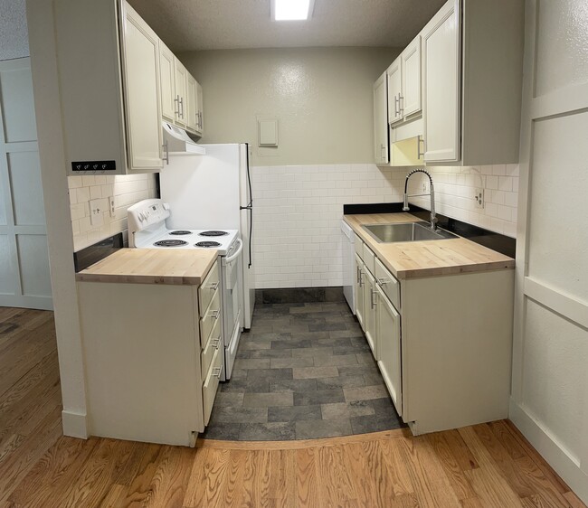 Photo - 3250 O'Neal Cir Unit F15