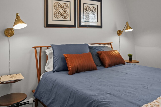 Building Photo - 22 Bonazzo Dr Unit Calmwood