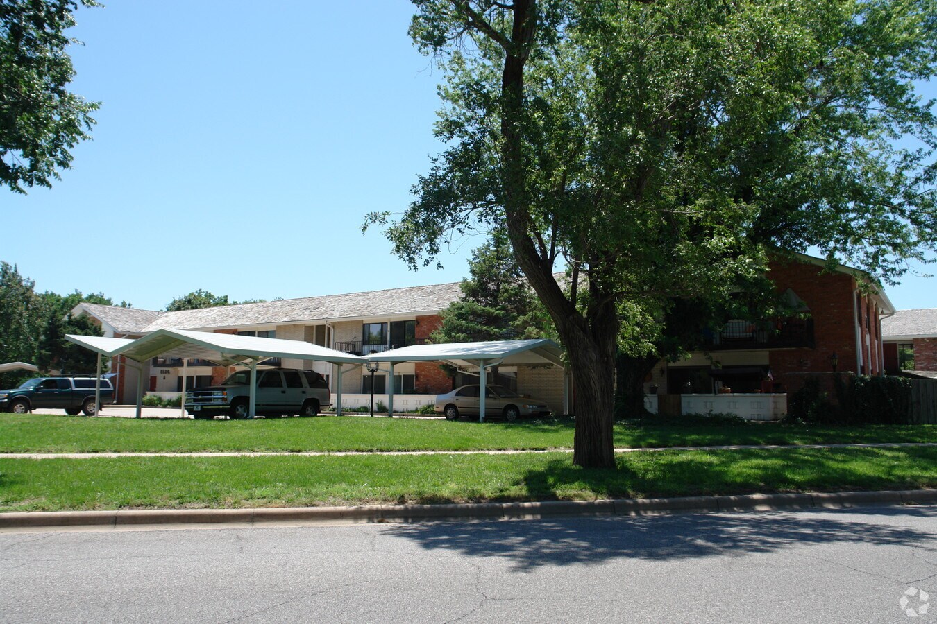 Photo - 1201 W River Blvd