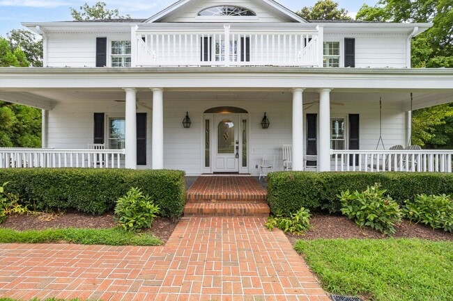 Building Photo - Classic Country Club Elegance Rental