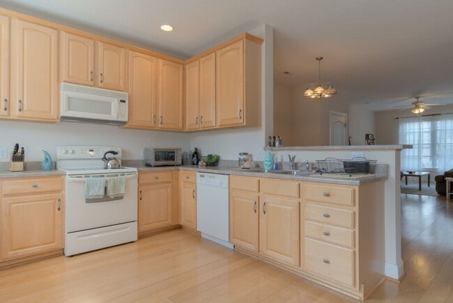 Photo - 250 Sheliah Ct