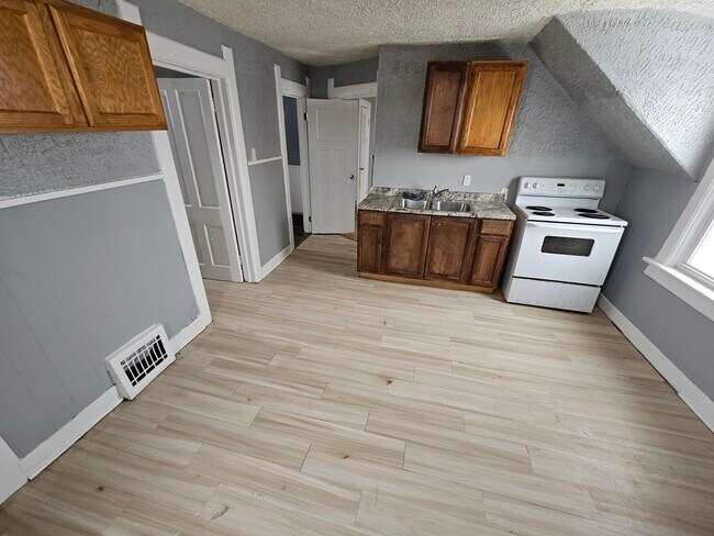 Photo - 3703-05 N 1st St Unit Upper-3705