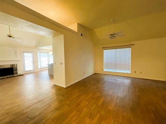 Photo - 107 S Village Knoll Cir