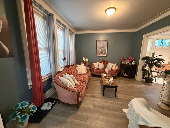 16 Hazel Pl Unit 1