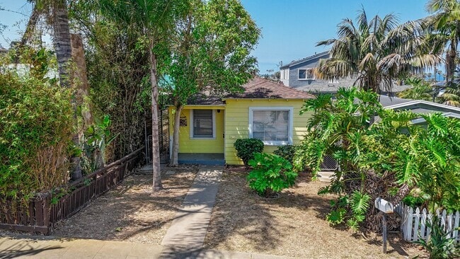 Building Photo - Charming Ocean Beach Home!