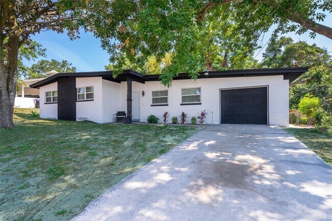 5815 Wolf Rd
