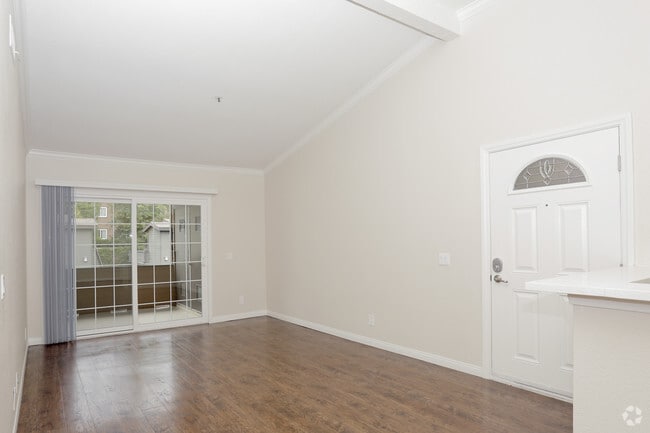 3 HAB, 2 BA: 1200 ft² - Crestwood Apartment Homes