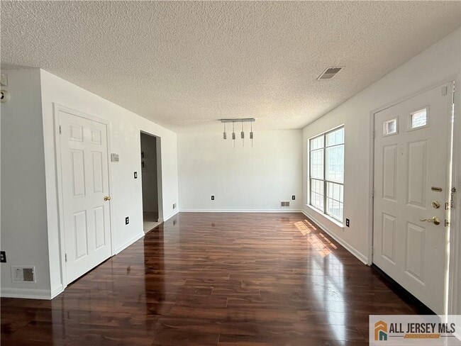 Photo - 115 Albury Way