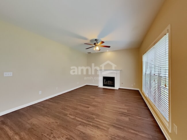 Photo - 1664 Crittenden Ln