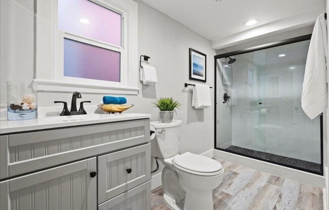 Photo - 3236 Helen St