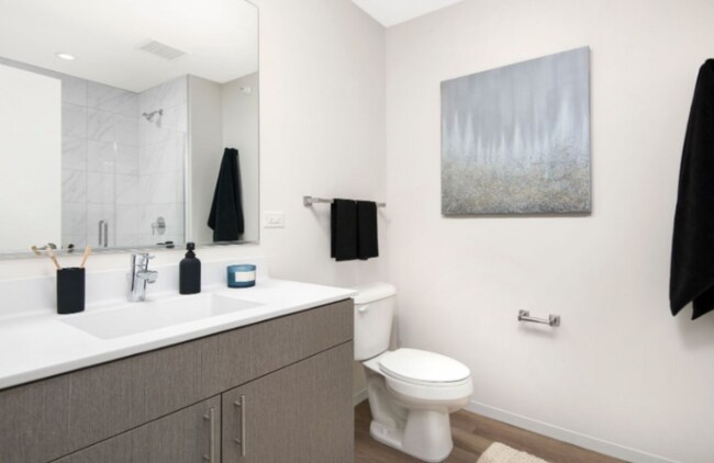 Photo - 58 E 14th St