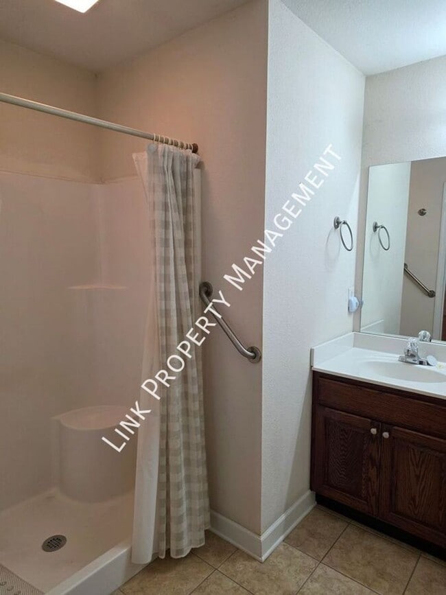 Photo - Beautiful 2 bedroom 2 full bath Condo near Missionary Ridge with garage, washer and dryer and gas...